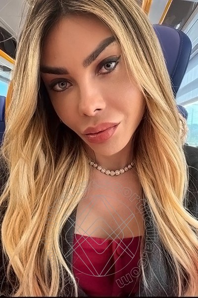 Foto selfie 1 di Chrystal Medeiros Pornostar transescort Pescara