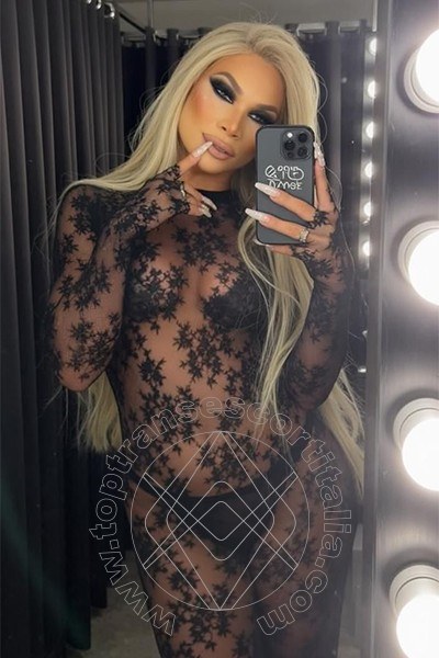 Foto selfie 3 di Bruna Dior transescort Alba Adriatica