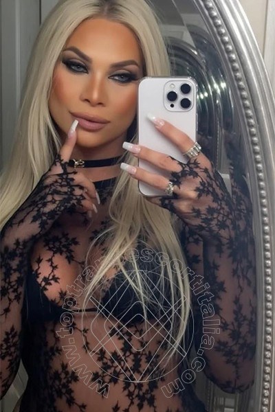 Foto selfie 2 di Bruna Dior transescort Alba Adriatica
