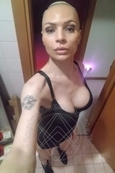 Foto selfie di Alessia Bona Massaggiatrice Bionda transescort Piacenza